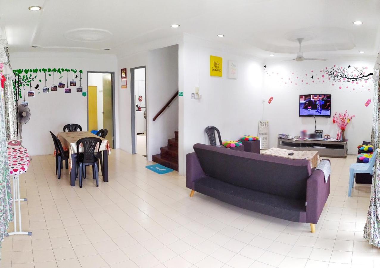 H Homestay Sibu - 1000Mbps 1Gbps Wifi, Astro & Auto Gate Parking Semi Detached House! 외부 사진